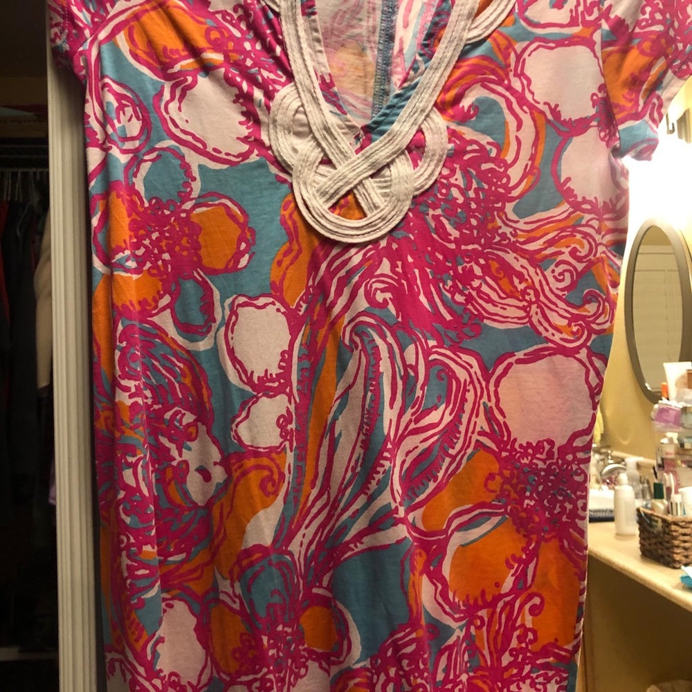 Great Lily Pulitzer throw and go dress!